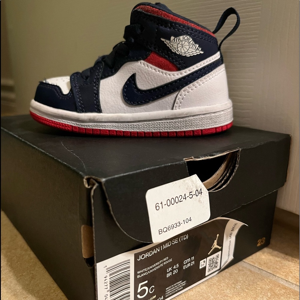 Toddler Jordan 1’s size 5C